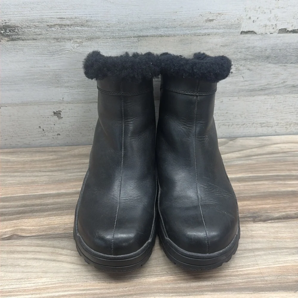 UGG Leather Sherpa Lined Combat Ankle Boots Size 8 Black